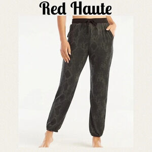 NWT Haute Red Classic Printed Hacci Jogger